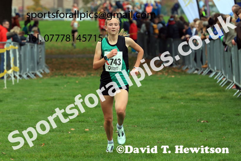 Womens Under-17s relay, 2025 Northern Cross Country Relays, Graves Park, Sheffield. Photo: David T. Hewitson/Sports for All Pics